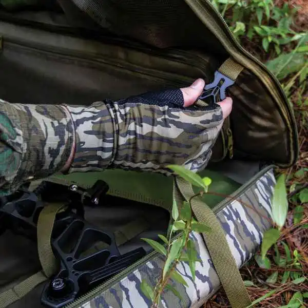 Mossy Oak Bottomland Soft Bow Case - image 8