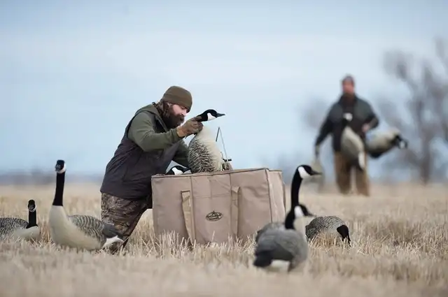 Deluxe 6-Slot Lesser Decoy Bag - image 3