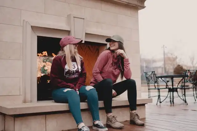 WOMEN'S HORIZON HOODIE - image 6