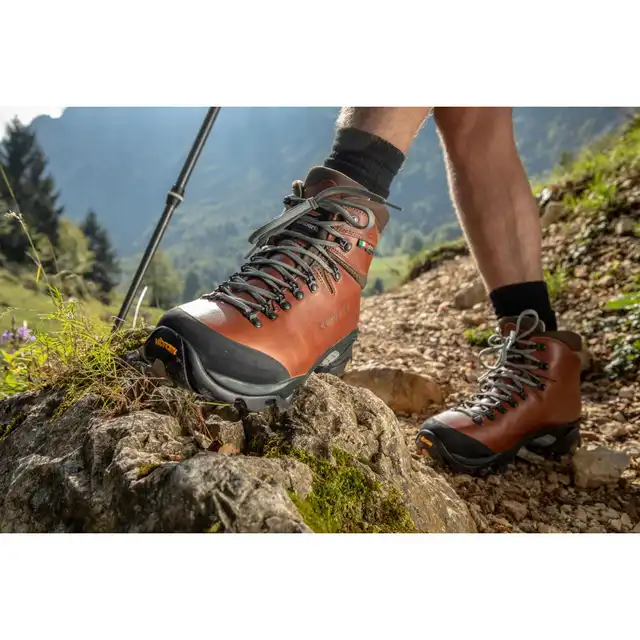 VIOZ LUX GTX® RR - Waxed Brick | Guidefitter