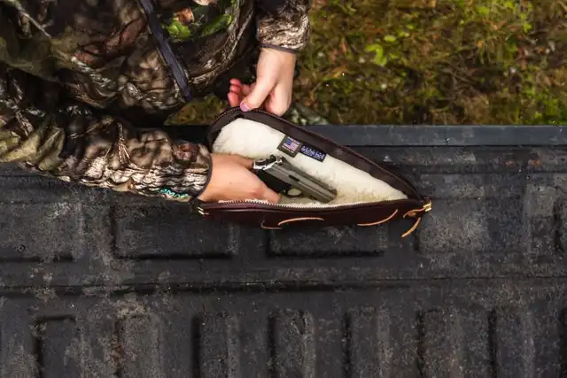 Leather Pistol Rug with Sherpa Lining | Guidefitter